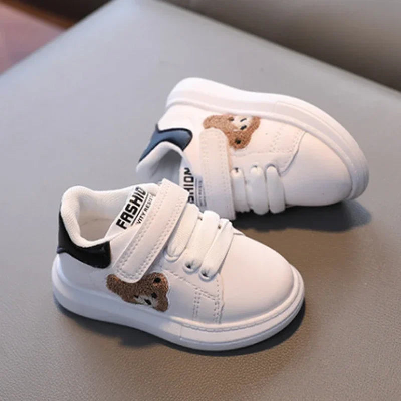 Bear Sneakers – Wygodne i urocze – dziecięce trampki z motywem misia