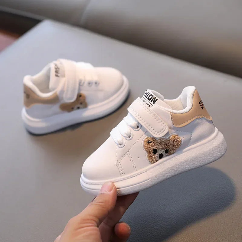 Bear Sneakers – Wygodne i urocze – dziecięce trampki z motywem misia